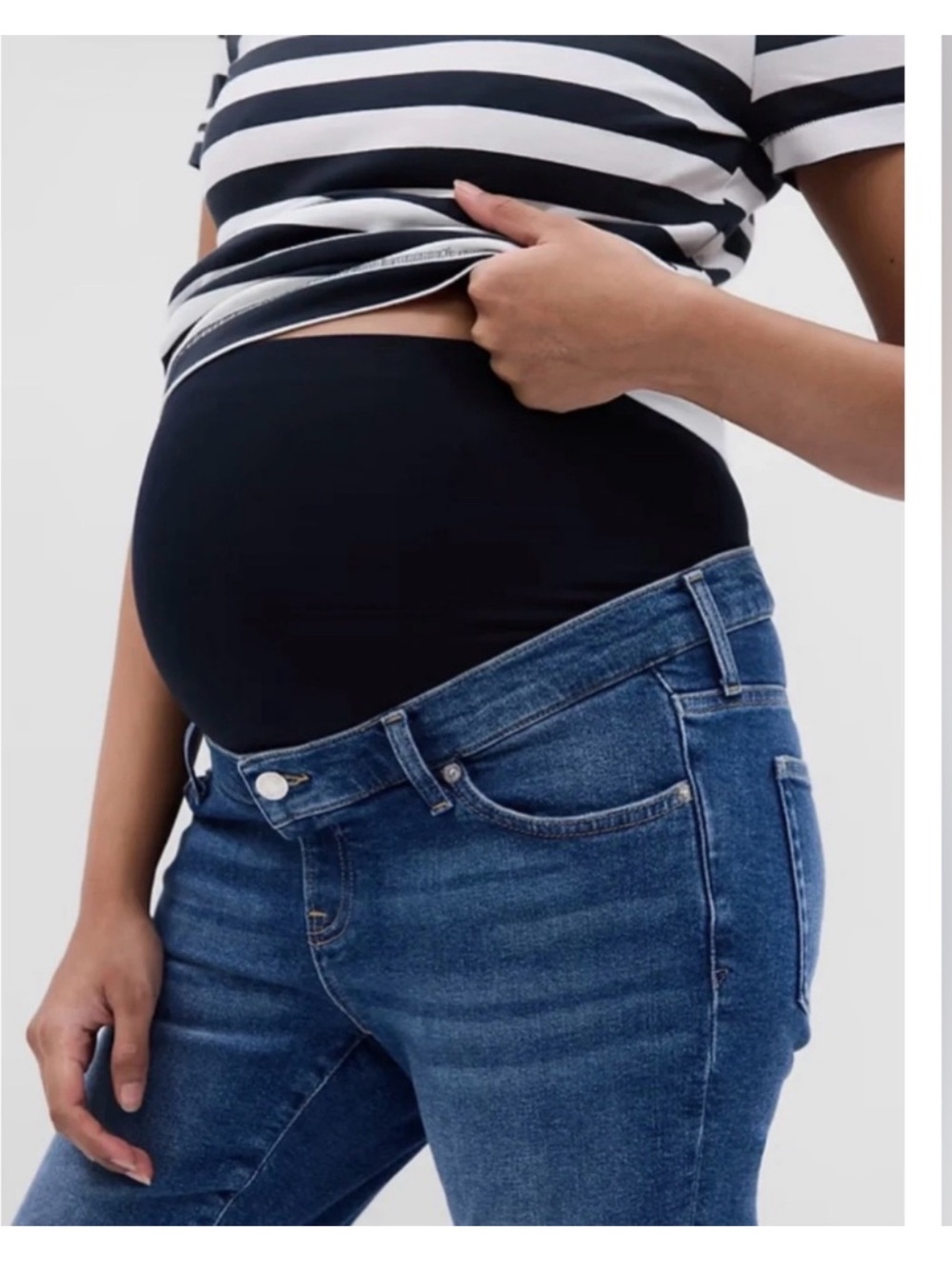 GAP Maternity Jeans in Medium Blue Wash